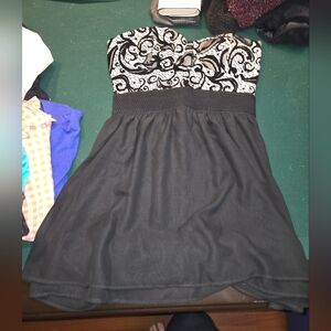 Strapless skater dress black and baby pink